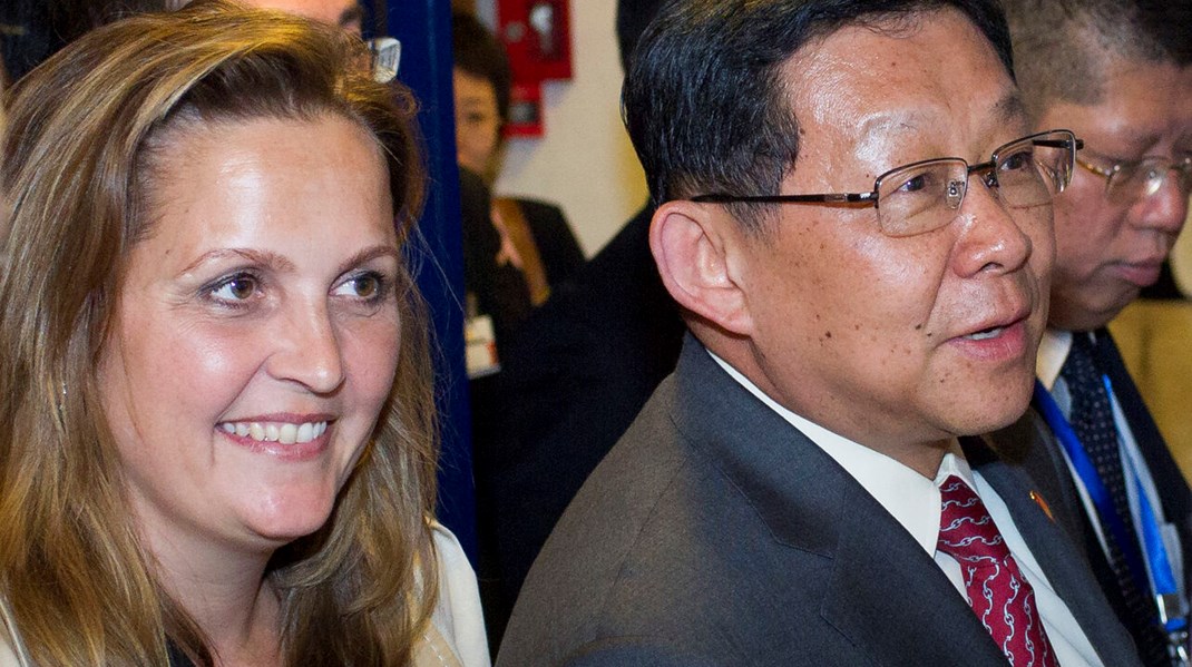 Daværende handelsminister Pia Olsen Dyhr mødtes i 2012 med Kinas handelsminister, Chen Deming, i Moltkes Palæ i København under et officielt besøg i Danmark, hvor en række handelskontrakter blev underskrevet.