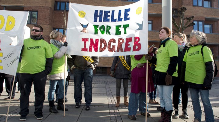 Under Helle Thorning-Schmidts SRSF-regering blev skolereformen født under store protester i 2013. Reformen førte til voldsomme protester fra lærerne, og konflikten endte med en lockout og et regeringsindgreb.