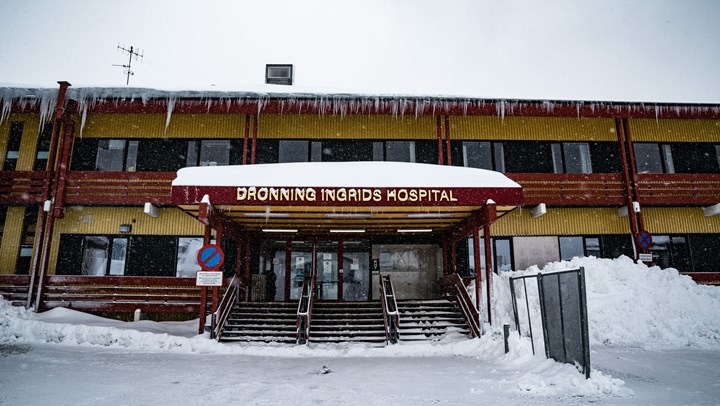 Dronning Ingrids Hospital er det eneste hospital i Grønland med specialiserede afdelinger. Derfor bliver patienter sendt enten hertil eller til Rigshospitalet, hvis de ikke kan få den rette behandling på det lokale sygehus.