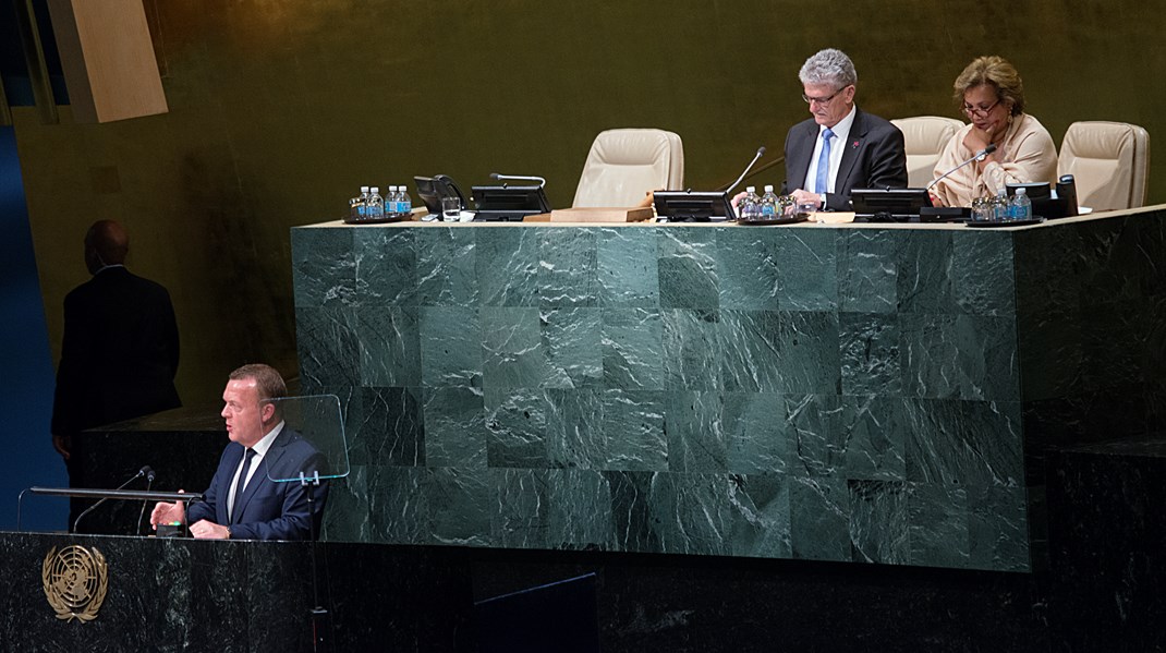 Lars Løkke Rasmussen på talerstolen ved FN's generalforsamling i 2015. Mogens Lykketoft dirigerede som formand for generalforsamlingen debatten.