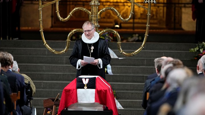 Biskop Henrik Stubkjær holdt en personlig tale, hvor han flere gange talte direkte til Søren Pape Poulsen forældre, der havde adopteret Pape som spæd.