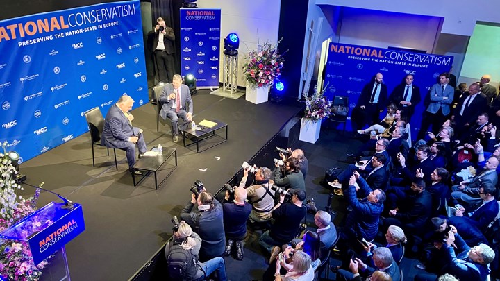 Den ungarske leder, Viktor Orbán, gik på scenen i Claridge få timer før, han skulle deltage i et EU-topmøde.