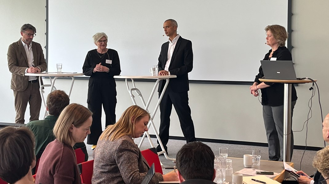 Mattias Tesfaye på scenen på VUC-årsmødet torsdag 18. april i samtale med formand for Danske HF & VUC, Pernille Brøndum, og den nyvalgte formand for bestyrelsesforeningen, Birgit
Lise Andersen.