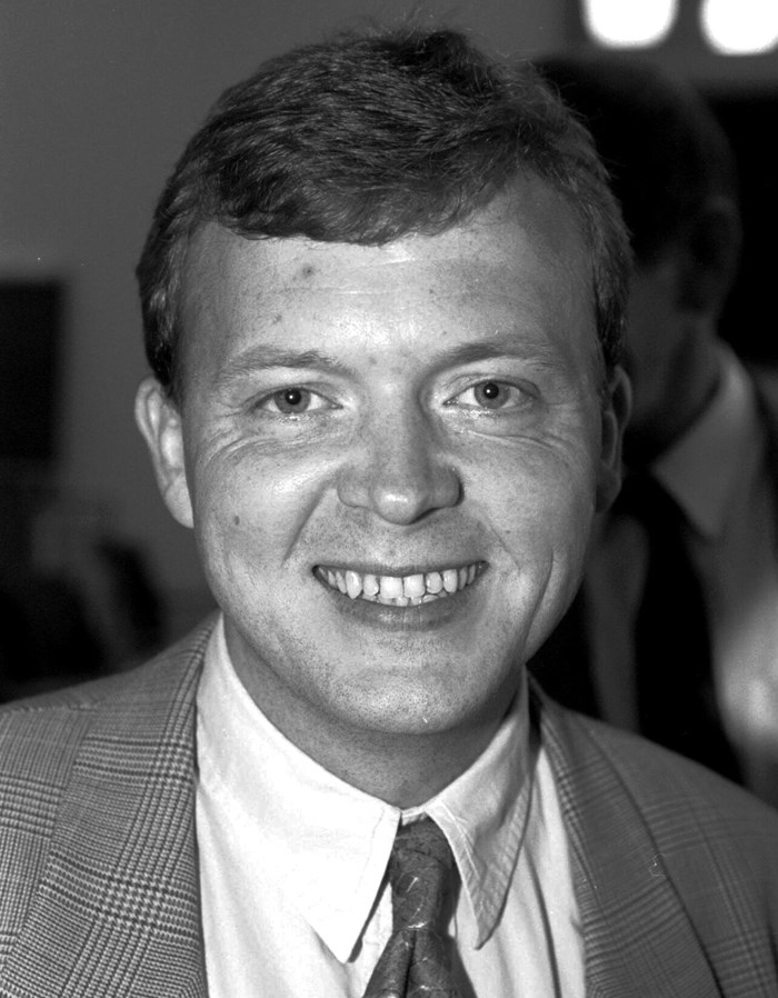 Lars Løkke Rasmussen bliver valgt til Folketinget første gang i 1994. Samme år bliver han 1. viceborgmester i Græsted Kommune.