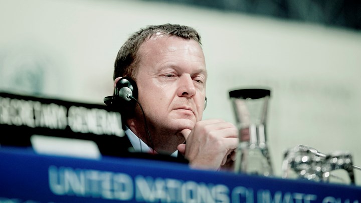 Flere internationale medier fældede en hård dom over COP15 i København, hvor en træt og uoplagt Lars Løkke Rasmussen fik hug for sin værtsindsats.