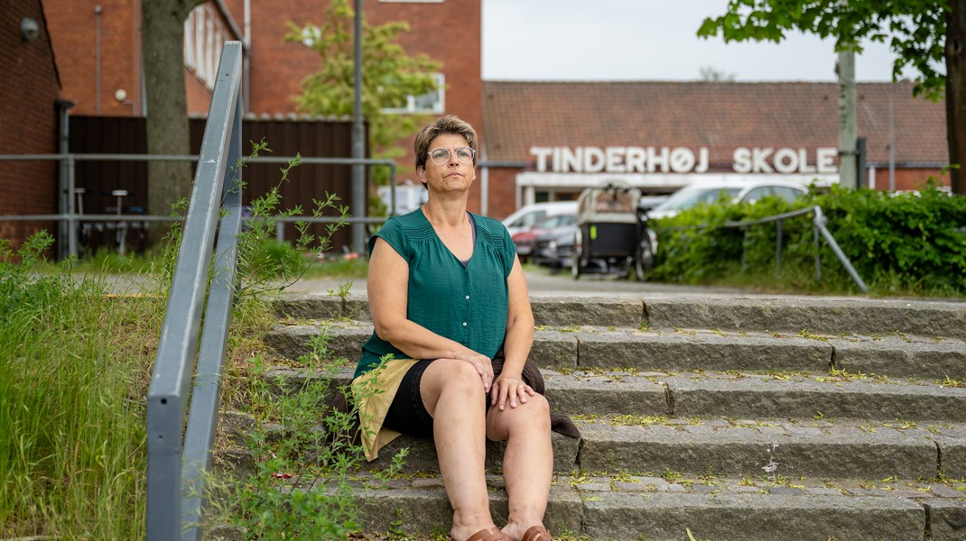 Marlene Simoni foran Tinderhøj Skole i Rødovre.