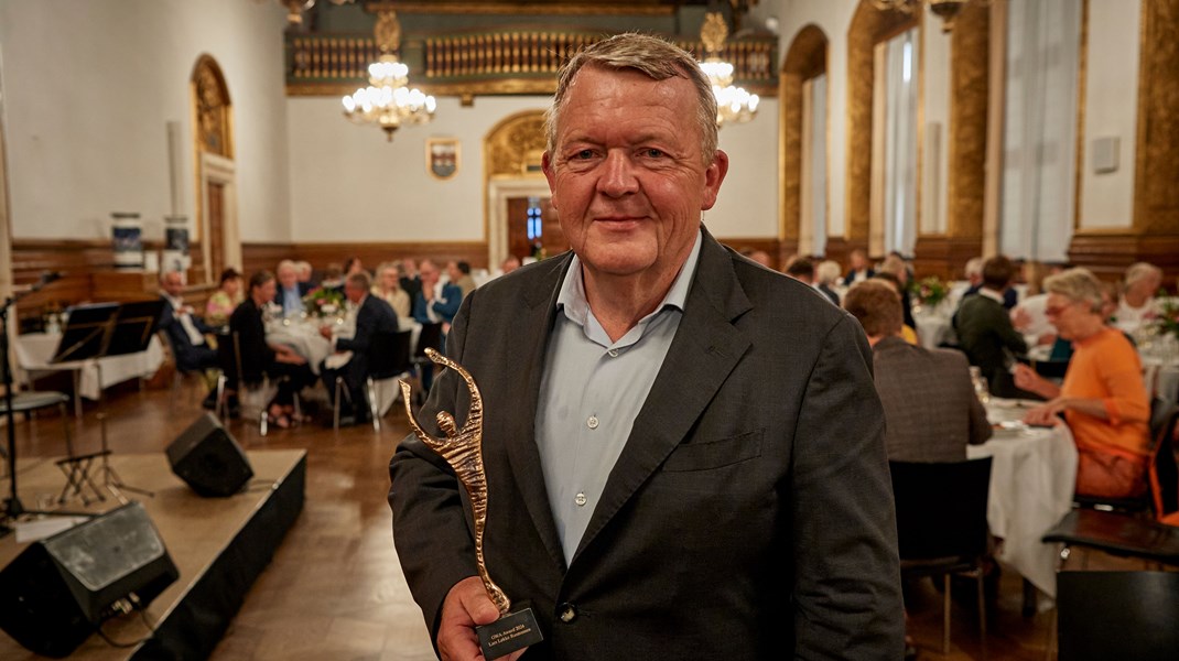 Lars Plake Lars Løkke får pris for at