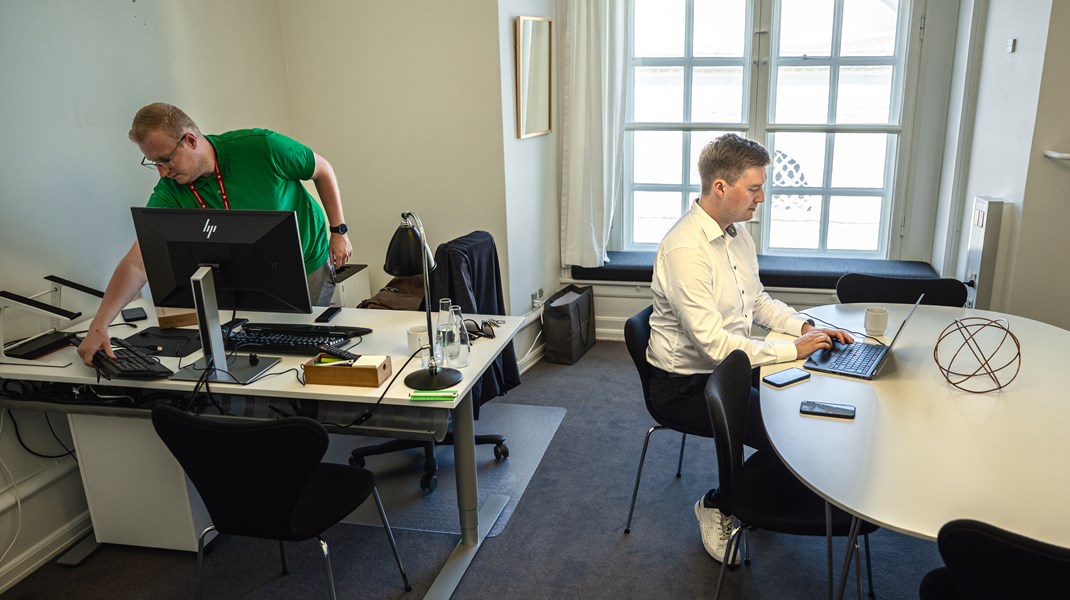 Frederik Bloch Münster har været medlem af Folketinget siden 26. juni. Han overtog pladsen fra Niels Flemming Hansen, der er i dag er medlem af Europa-Parlamentet.