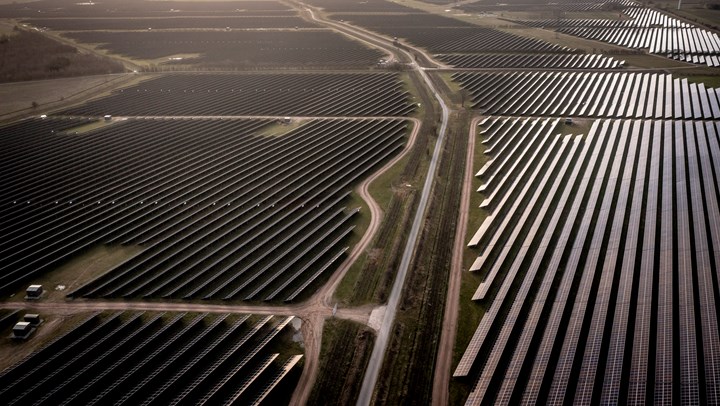 Landsbyen Hjolderup ved Aabenraa er omringet af solceller. 