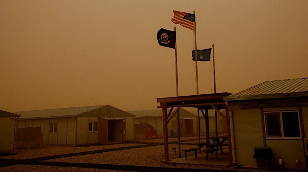 Jeg har været&nbsp;uddsendt og boet på amerikanske baser. Dengang føltes USA som den naturlige allierede, vi stod skulder ved skulder med – i dag ser jeg de samme flag og tænker, hvor hurtigt et “fællesskab” kan skifte fra værdier til interesser, skriver&nbsp;Morten Kromann.