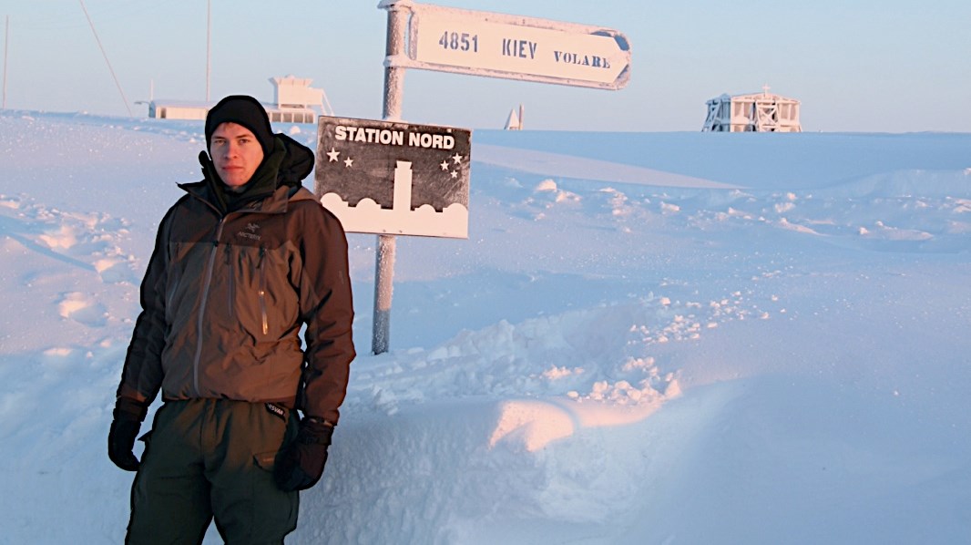 Kort visit til Station Nord i 2008. Heroppe føles rigsfællesskabet ikke som politik, men som geografi og ansvar – og det er svært ikke at tænke på USA, når man står midt i Arktis og mærker, hvor strategisk Grønland faktisk er, skriver&nbsp;Morten Kromann.