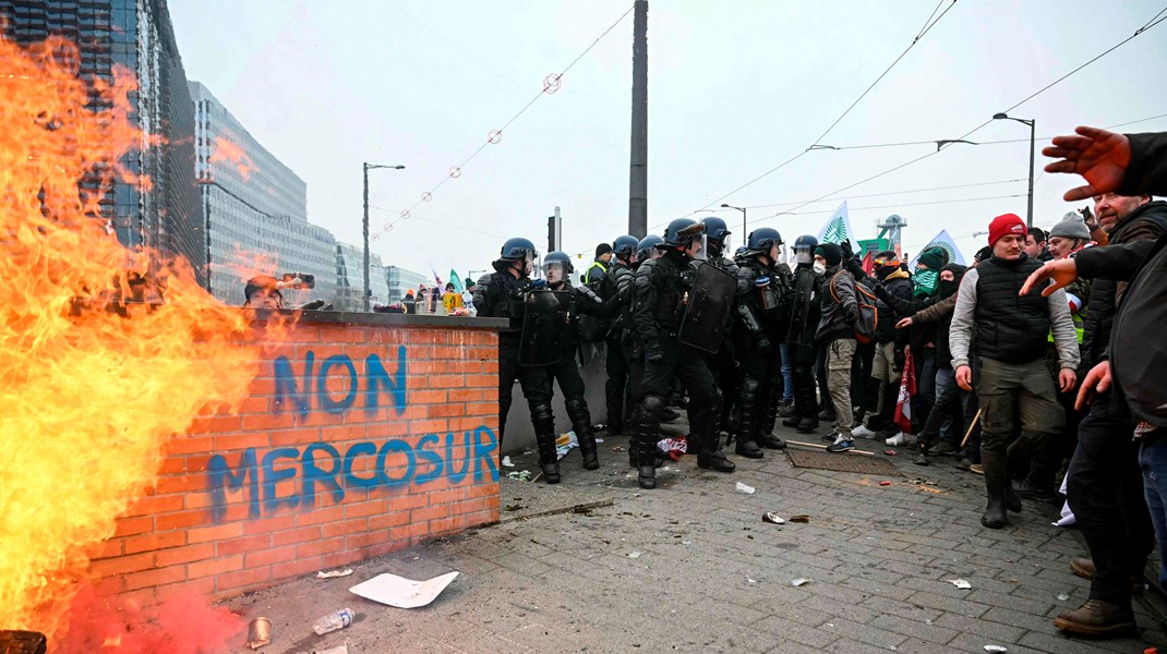 Snævert flertal satte en kæp i hjulet på EU's store handelsaftale – nu slår splittelsen sprækker overalt i Parlamentet