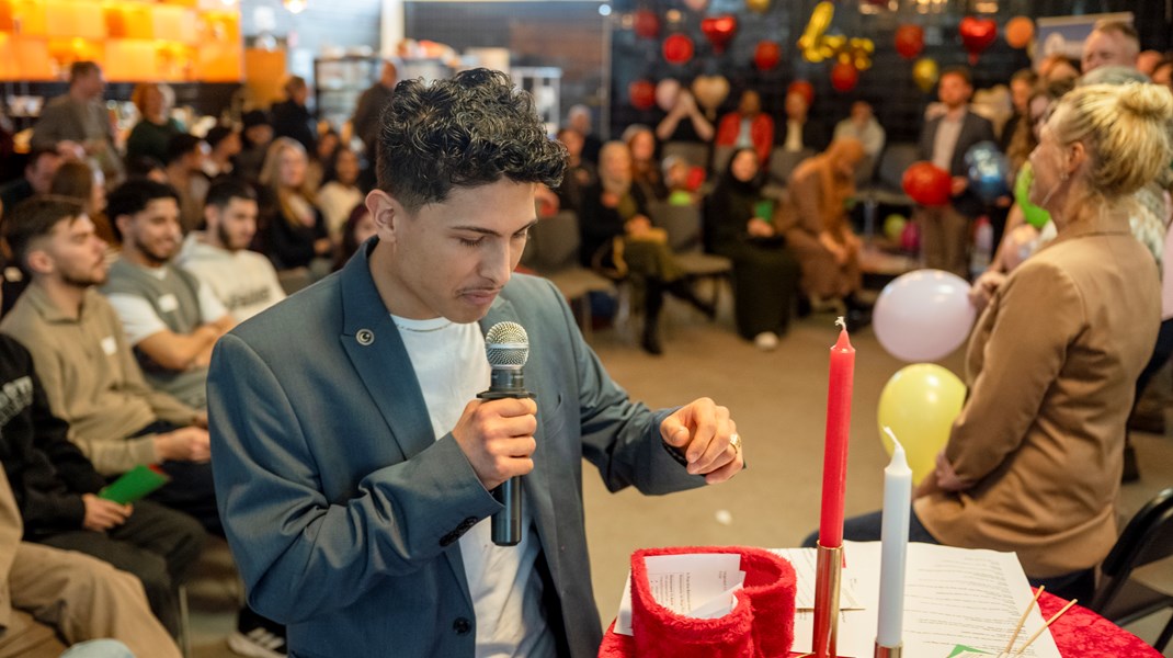 De må ikke stemme, men i Vollsmose dukkede de op til debat: "Alle beslutningerne kommer til at påvirke mig"