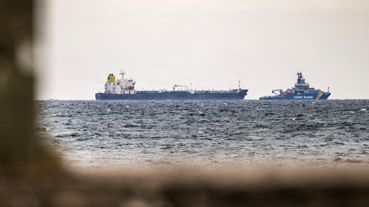 Selvom sanktioner og prisloft hæmmer Ruslands
oliesalg og har en negativ påvirkning af den russiske økonomi, fortsætter
skyggeflåden sine operationer, skriver Jessica Larsen.&nbsp;