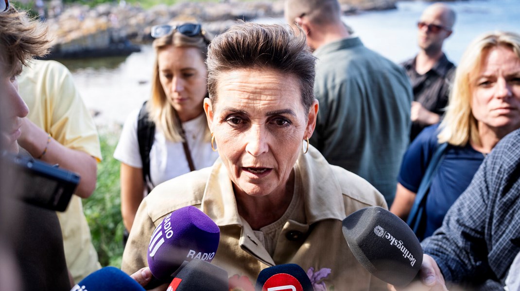Pia Olsen Dyhr har fået skrammer på sit image, men står stadig stærkt i sit parti